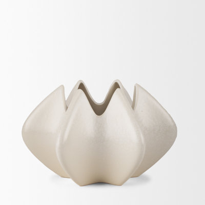 Nazeefah Vase