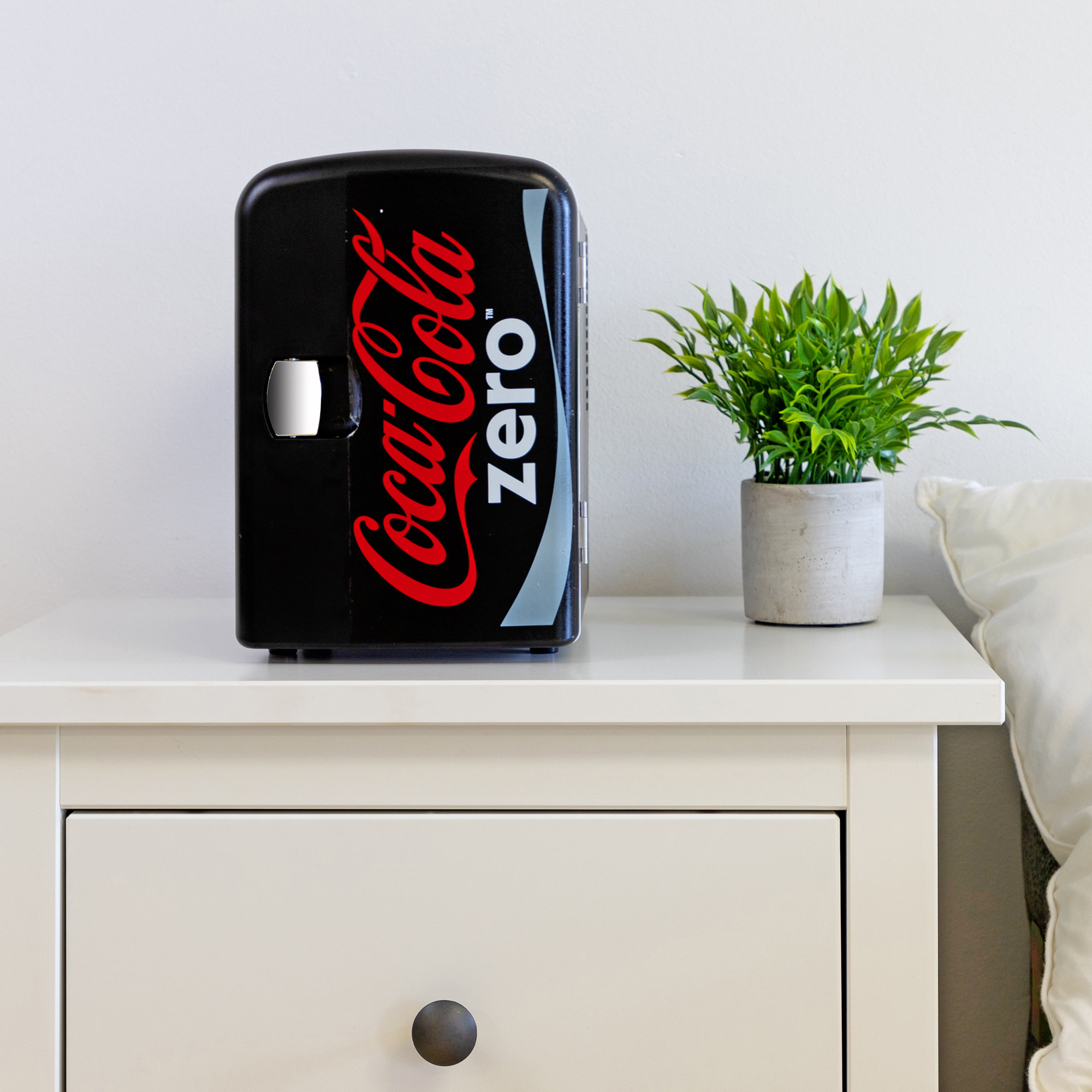 Coca-Cola Coke Zero 4L Cooler/Warmer 12V DC 110V AC Mini Fridge, Black ...