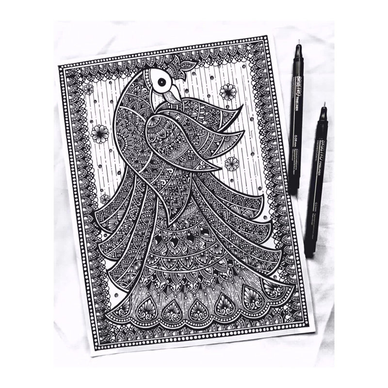 Paon avec une belle queue | Art mandala noir et blanc par Shivani Patra