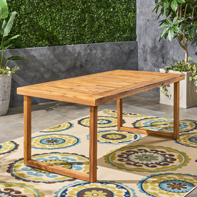 Table d'extérieur en bois de 69 po avec finition naturelle, rendant votre salle à manger plus agréable, idéale pour les fêtes de jardin