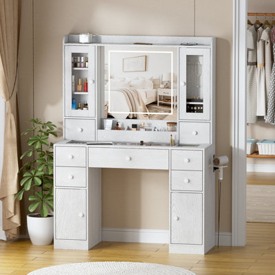 Newsuan Vanity by Ivy Bronx