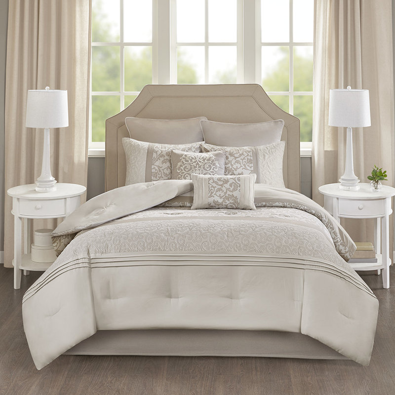 8 pièces pour très grand lit - brodé, édredon rembourré, décor