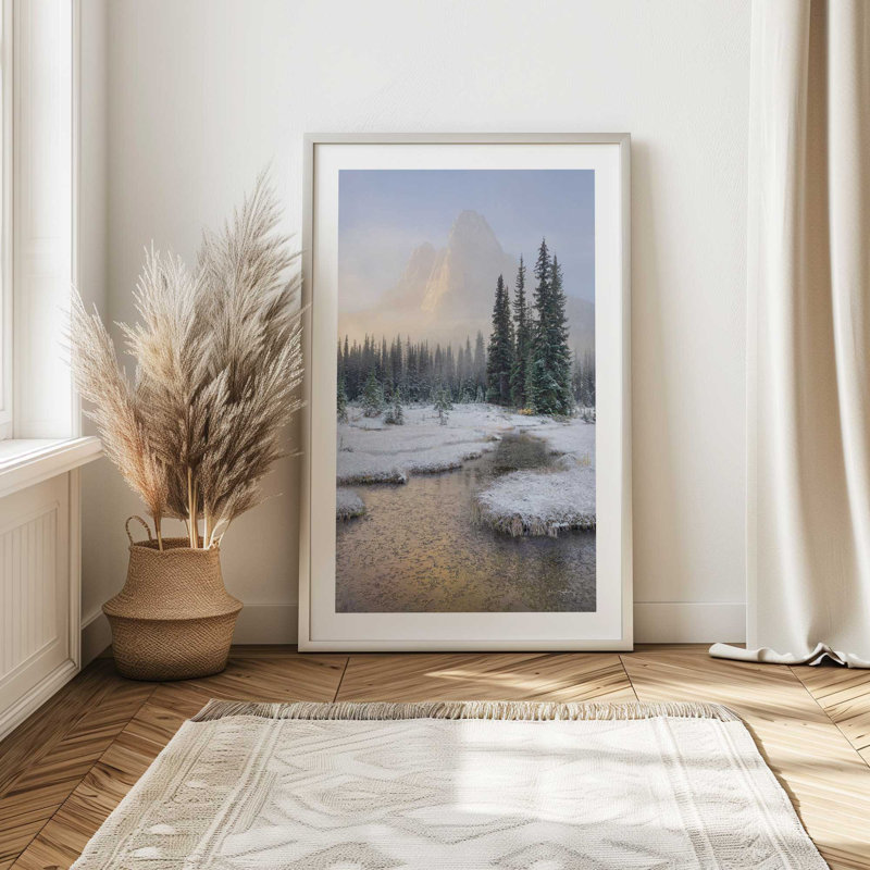 Imprimé roulé Winter's Calm Mountain, Cadre en zinc patiné, H 15,25 po x l 12,25 po x P 1,25 po
