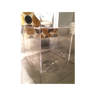 Table de bout cubique