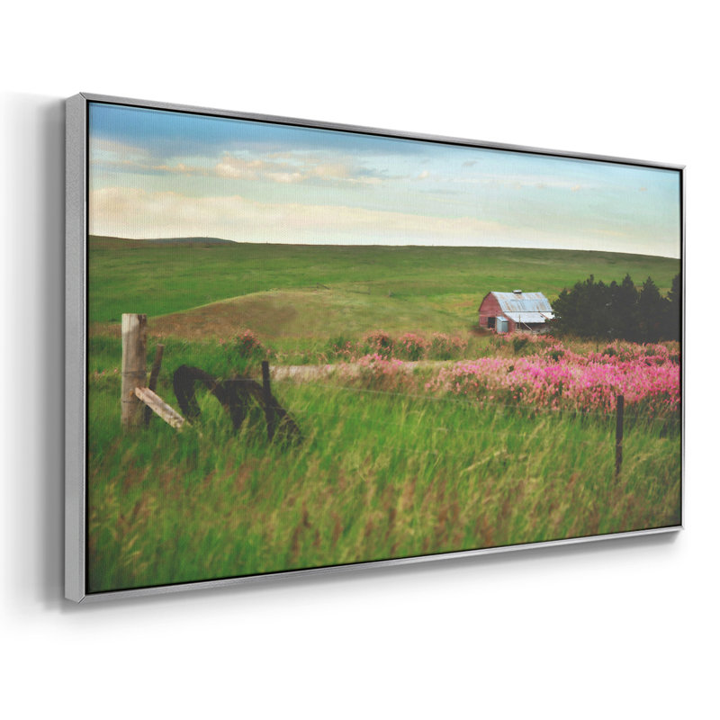 Eden Flower Fields And Barn - Toile tendue avec châssis tendue, prête à accrocher, Argent argent, H 21 po x l 41 po