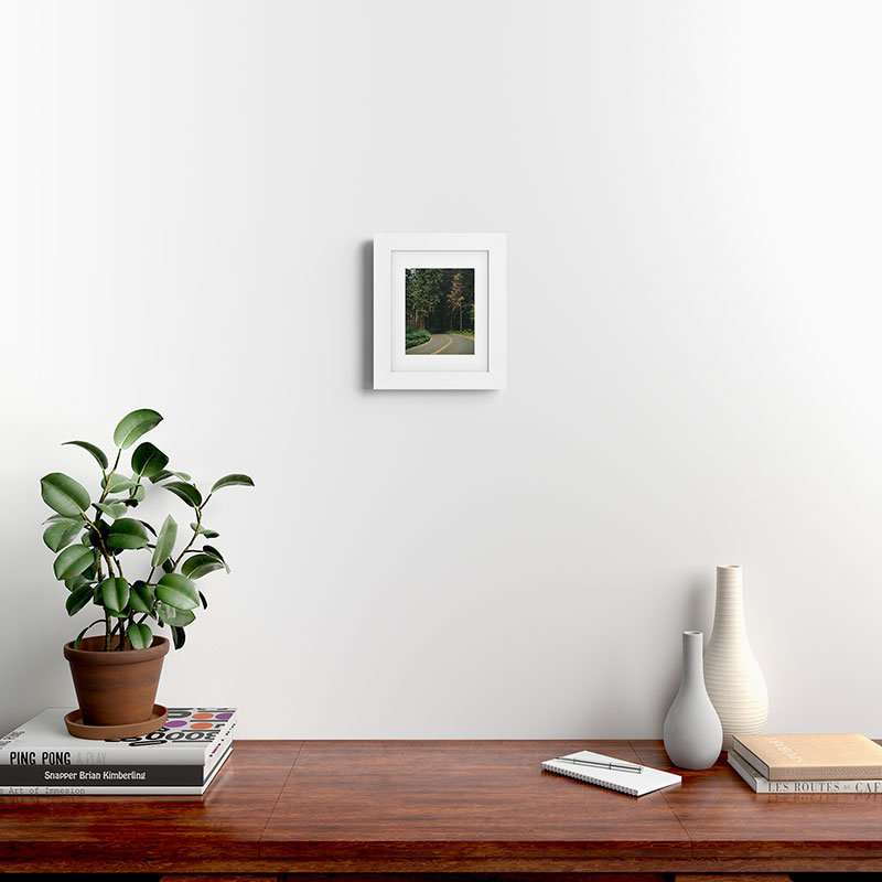 «Hannah Kemp Around the Corner», reproduction d'art encadrée, Blanc, H 10 po x l 8 po