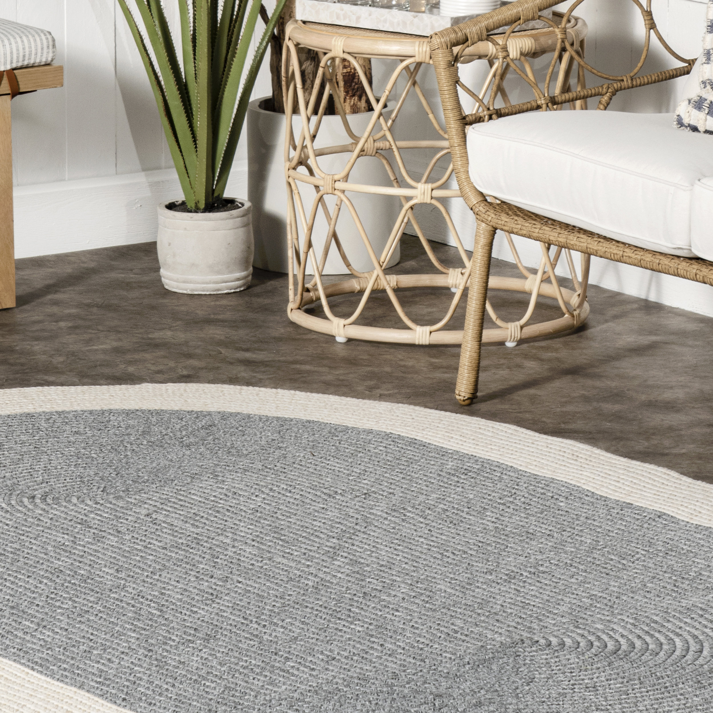 Rosecliff Heights Tennyson Hand-Braided Gray Indoor/Outdoor Area Rug ...