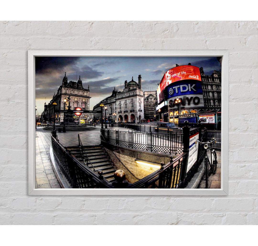 Piccadilly Circus London im Winter - Einzelner Bilderrahmen Kunstdrucke auf Leinwand