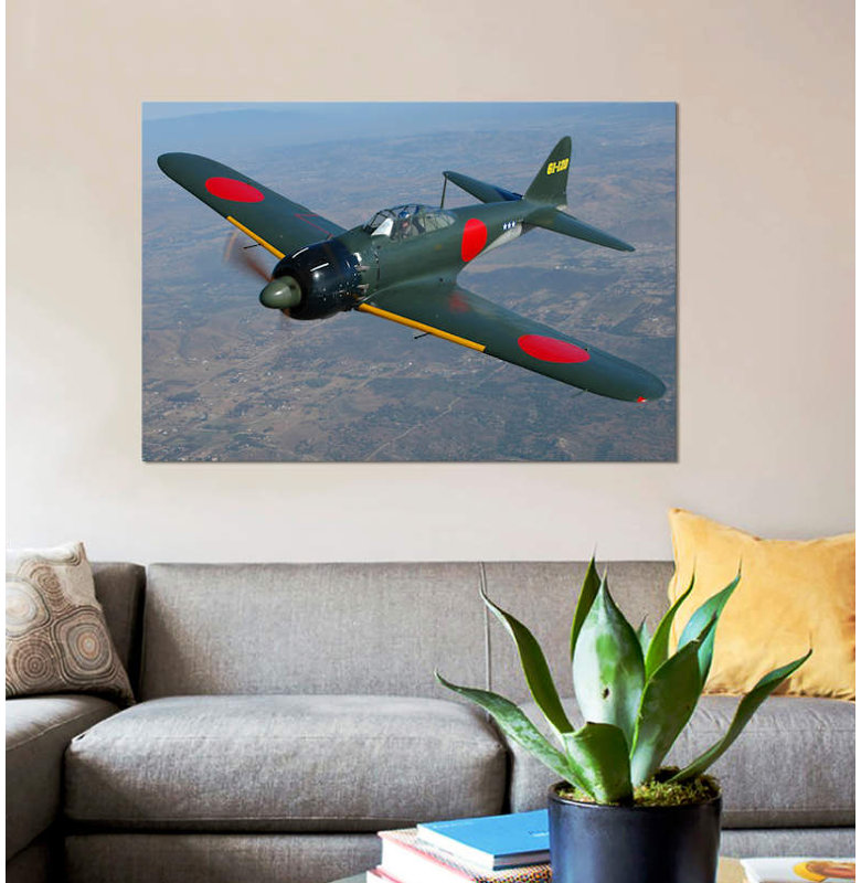 «A6M Japanese Zero Flying Over Chino, California» par Phil Wallick - reproduction de photo sur toile tendue, Toile tendue