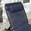 Ensemble de 2 chaises longues pliantes pour terrasse, bleu foncé, avec dossier réglable, coussin, filet respirant et sangle élastique. Composées de 2 chaises de plage inclinables, elles sont idéales pour bronzer.