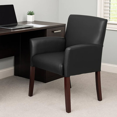 Fauteuil d'invité Nick, vinyle noir, finition brun acajou, support lombaire