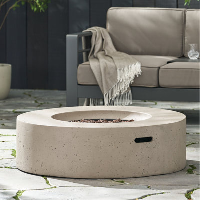 Foyer en béton gris 50 000, avec barrière pare-étincelles d'extérieur