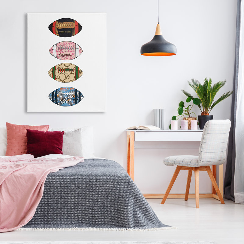 «Trendy Glam Footballs», peinture sur toile, H 48 po x l 36 po x P 1,5 po, Toile tendue