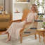 Chaise d'appoint rembourrée avec accoudoirs en rotin et pieds en bois massif-106606081