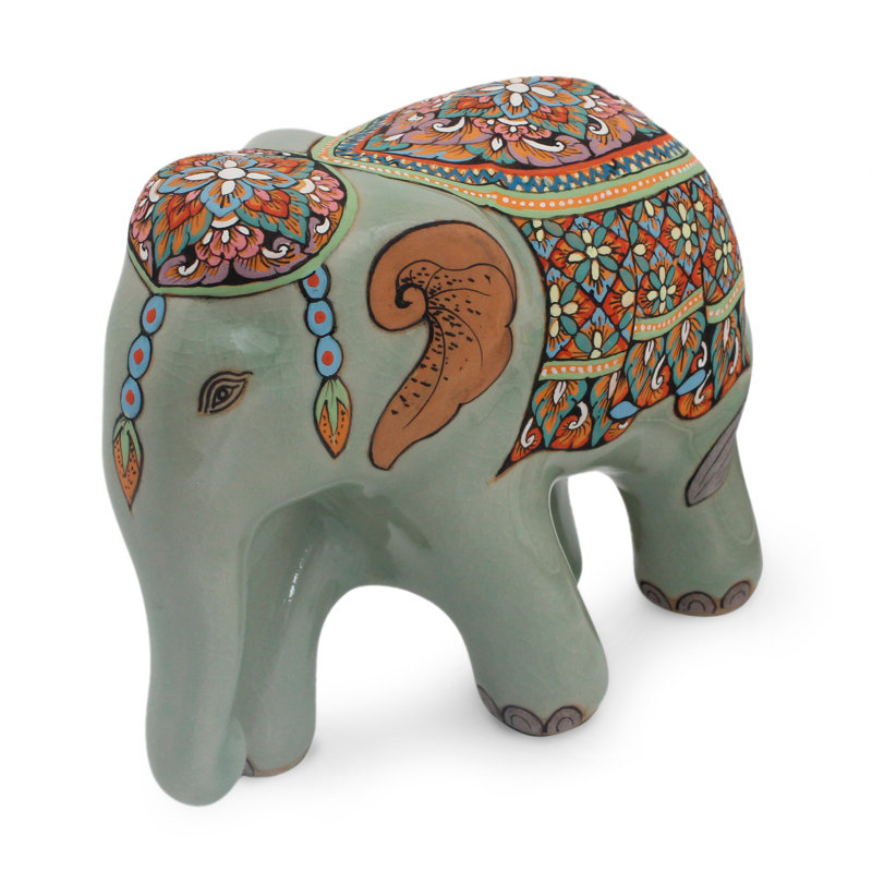Figurine éléphant royal du roi Cavallo