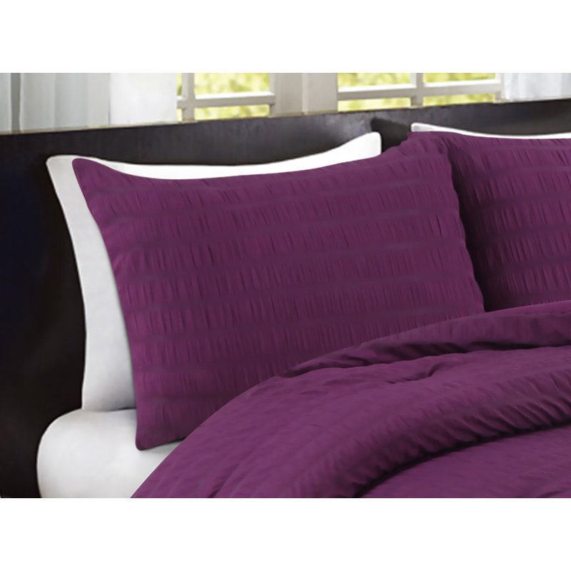 Daphne Bedding, Queen