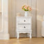 Table de chevet blanche moderne avec 2 tiroirs, table de chevet style campagne française avec pieds élégants sculptés, petite table de bout pour la chambre à coucher et le salon
