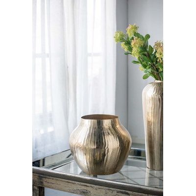 Vase à fleurs en aluminium doré