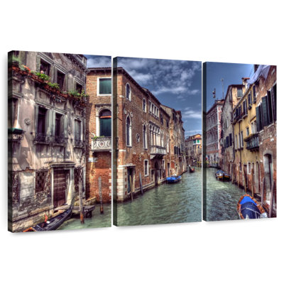 Lilie Venice Street Canal