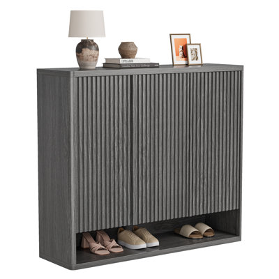 Armoire à chaussures de 46 pouces - grand rangement avec tablettes réglables, organisateur en bois avec porte cannelée, peut contenir 30 à 35 paires - pour le vestibule et le salon, gris rétro