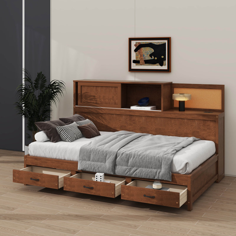 Lit de jour fonctionnel en bois simple avec trois tiroirs de rangement, une tablette supérieure souple et une collection de prises avec ports USB