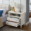 Table de chevet à aire ouverte et commode 2 tiroirs avec station de charge, table de bout de style maison de campagne avec ports et prises USB, table d'appoint cannelée avec pieds en bois pour la chambre à coucher-974972064