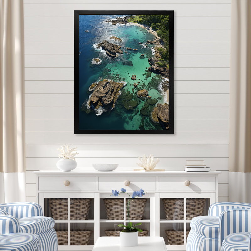 Vue aérienne sur une île tropicale III - plage, art mural, Cadre simple noir, H 32 po x l 24 po x P 1 po