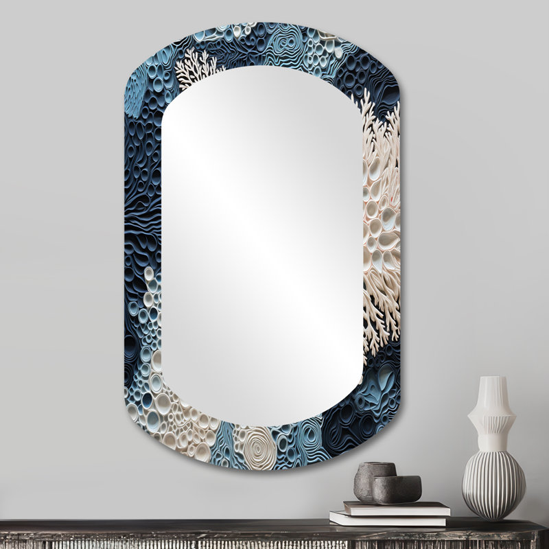 Collage de coraux bleus et blancs sous l'eau - Décor nautique côtier en métal - Miroir mural asymétrique, 31 po x 19 po