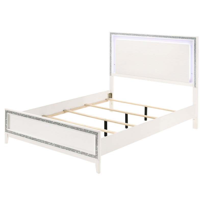 Grand lit à DEL en blanc, tête de lit à panneau design, garniture argentée, pas d'espace de rangement avec effet, option d'apparence blanche