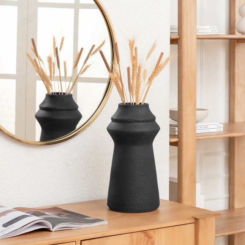 Vase écologique en terre cuite noire - Design contemporain avec détails à col étagé