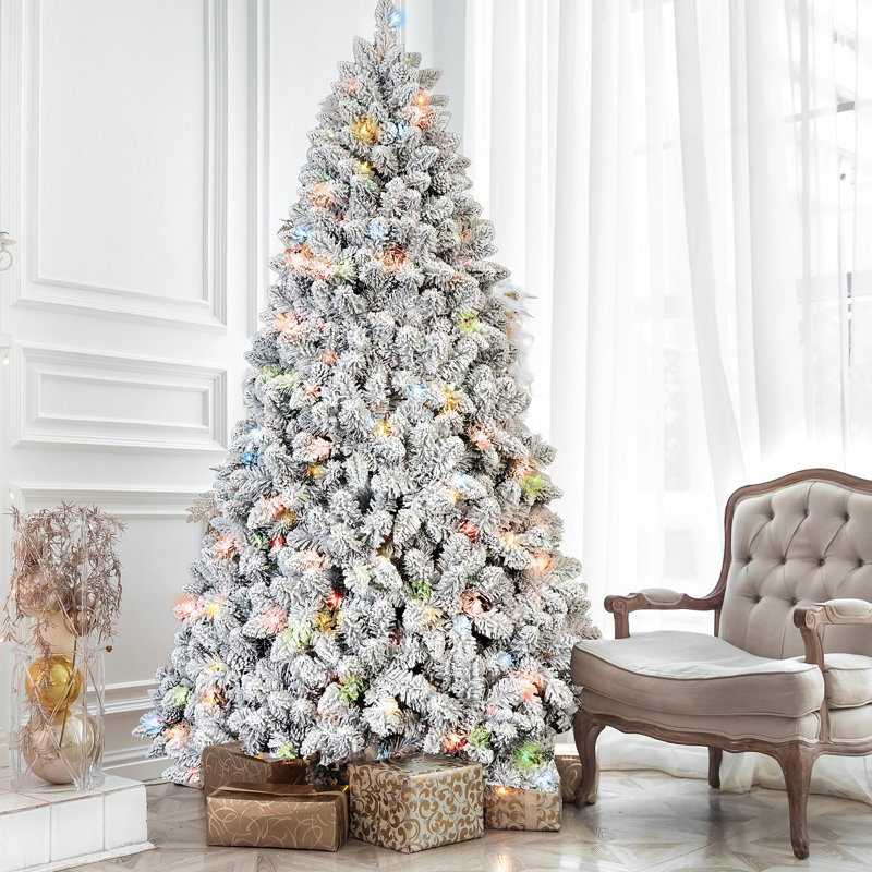 Arbre de Noël enneigé 6 pi avec 350 lumières UL colorées et 36 pommes de pin naturelles - 888 pointes en PVC enneigées, branches articulées, support en métal stable, installation facile