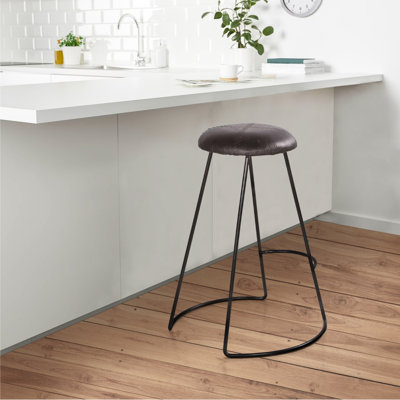 Tabouret de comptoir moderne de 26 po de hauteur, revêtement en cuir véritable, structure en métal, coutures de baseball