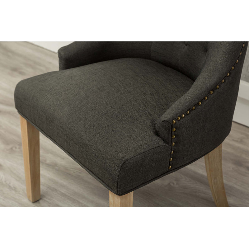 Ensemble de 2 fauteuils à oreilles capitonnés à boutons en bois massif avec têtes de clous, combinant élégance et confort pour la salle à manger et le salon