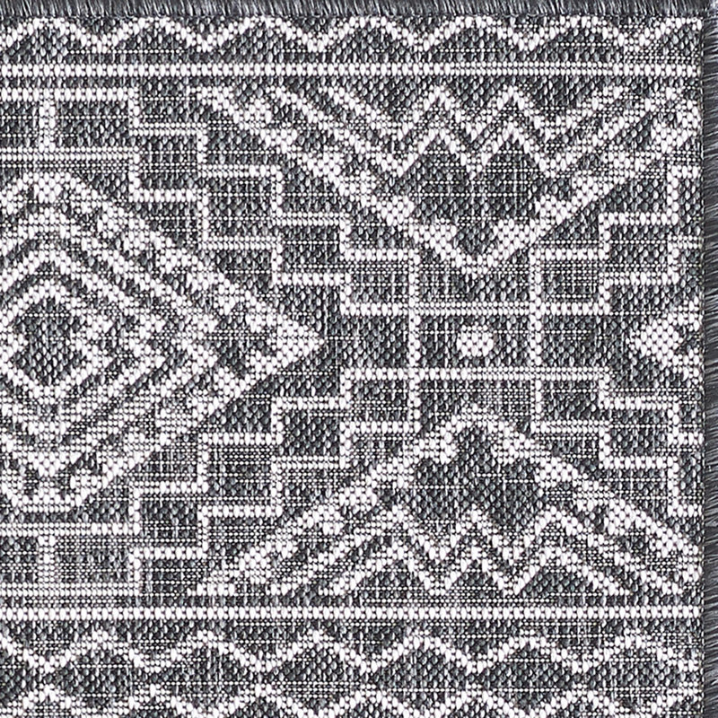 Tapis marocain intérieur / extérieur Bethaney, Noir, Rond 7 pi 10 po