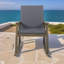 Chaise berçante de patio en bois d'acacia - conception d'inspiration côtière avec coussins amovibles?-710447995-710448004