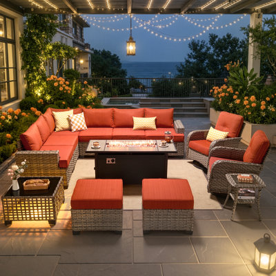 Ensemble modulaire de patio 13 pièces avec chaises berçantes pivotantes Carolle, ensemble de revêtement en osier de rotin avec table basse rougeoyante, ensemble de canapé d'extérieur avec foyer pour terrasse extérieure