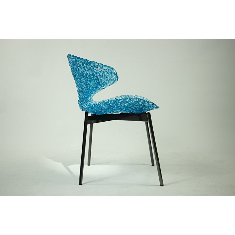 Swan Chair – Iconic Design With Elegant Light Reflection