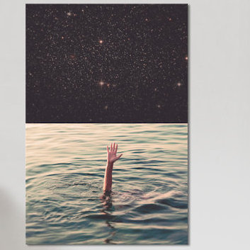 «Drown in Space», impression sur toile, H 18 po x l 12 po x P 1,5 po, Toile tendue, Pas de tapis