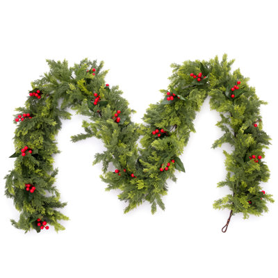 Guirlande de Noël pré-illuminée de 1,8 m (6 pi) avec 50 lumières blanc chaud, boîtier à piles, feuillage en polyéthylène et baies rouges, décoration de Noël pour la maison