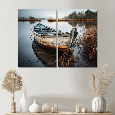 «Coastal Boat Charm In Autumn» - art mural nautique gris