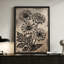 Reproduction moderne et abstraite de quatre fleurs détaillées avec des feuilles, mettant en valeur des lignes et une texture complexes. Toile encadrée 24 "x 36" avec cadre en bois noir