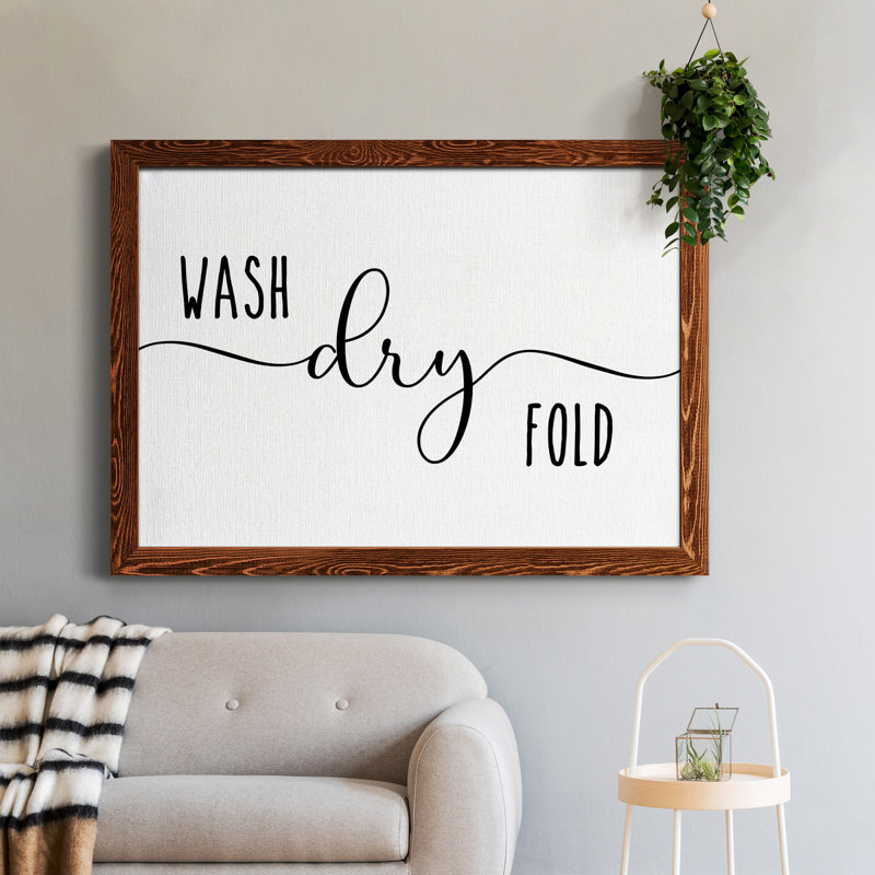 «Wash Dry Fold», art textuel sur toile, H 31 po x l 44 po x P 0,75 po, Érable
