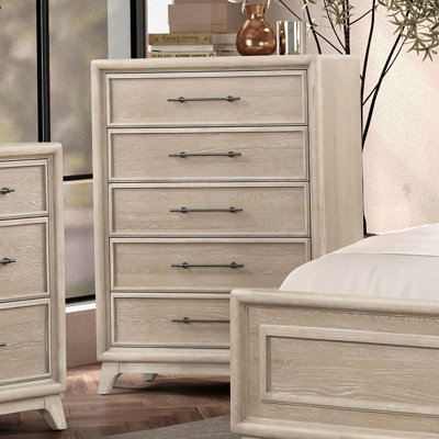 Mobilier de chambre à coucher de style transitionnel avec poignées en métal à 1 poignée en angle et tiroirs en queue d'aronde avec roulement à billes et finition chêne