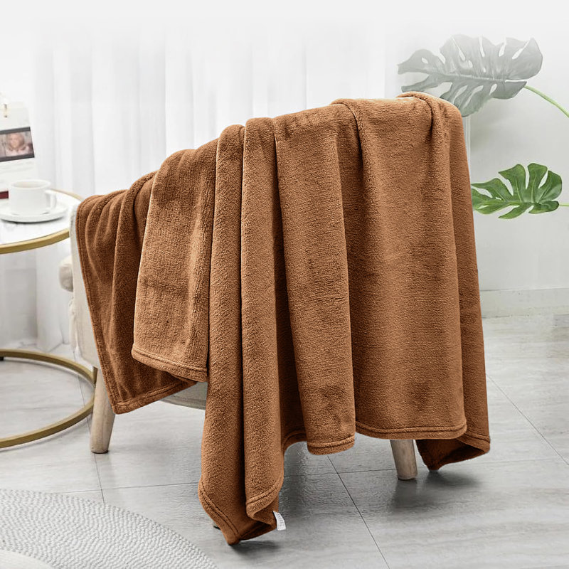 Premium Ultra-Soft Mink Fleece Blanket - Plush, Lightweight & Warm - Cozy Throw for Bed & Sofa, 270 cm x 230 cm, Camel