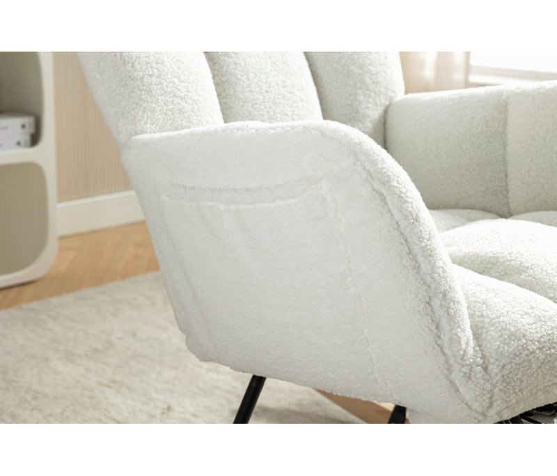 Fauteuil à bascule Teddy en tissu, avec repose-pieds ajustables, dossier haut et poche de rangement, piètement en bois massif et métal, couleur ivoire.