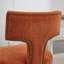 Ensemble de 2 chaises d'appoint rembourrées orange brûlé avec dossier incurvé et garniture cloutée, sièges de salle à manger de ferme pour la cuisine ou le salon