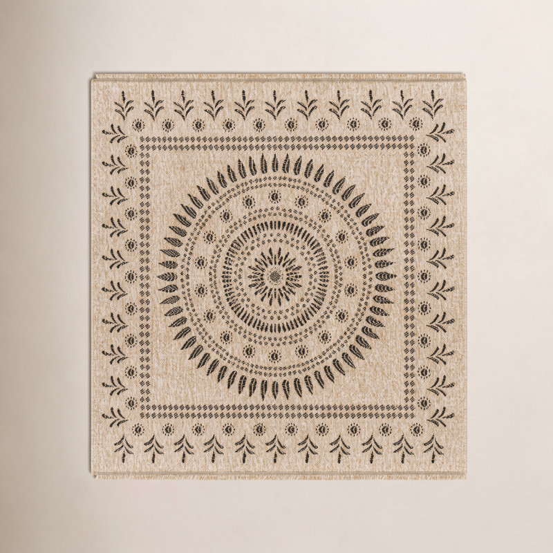Finni Oriental Indoor / Outdoor Rug, Round 7'10"