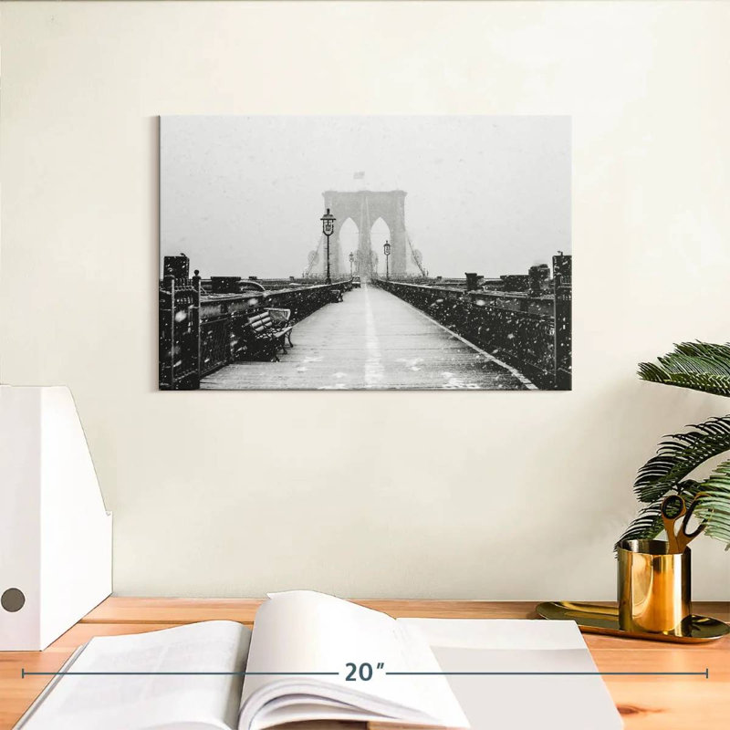 Nicci Winter au pont de Brooklyn, H 8 po x l 12 po