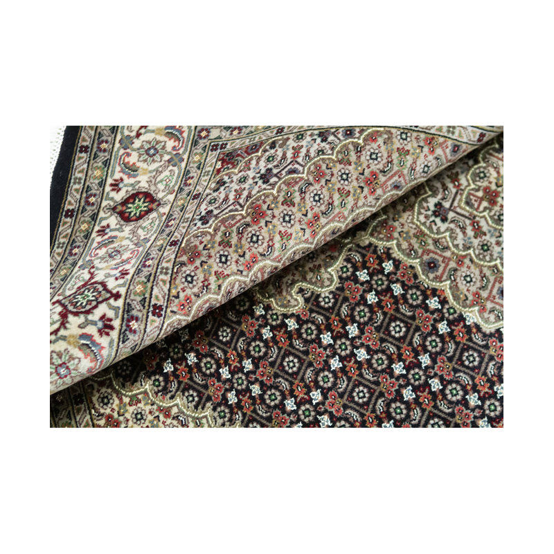 Tapis noir et crème noué à la main de haute qualité