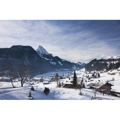 Paysage de Gstaad en Suisse, avec de la neige en hiver sur toile par Lobro78, photographie